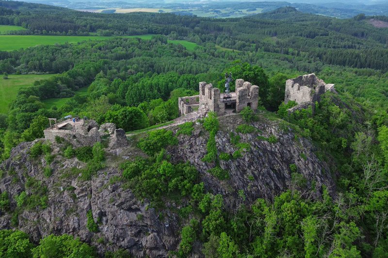 The-Ruins-of-Andelska-Hora-Castle